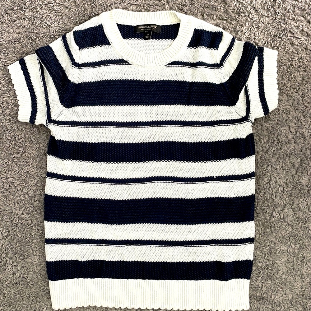 Banana Republic Short Sleeve Navy and White knit Sweater Size Small